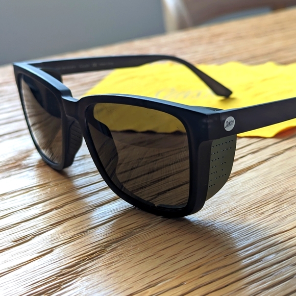 Sunski Other - Sunski Couloir sunglasses with removable magnetic side shields